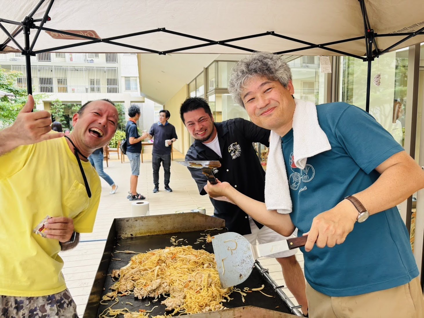 バーベキュー鉄板　極厚９ミリ　送料込　６０×４５　持手付　イベント　学園文化祭り バーベキュー鉄板 極厚9ミリ 送料込 60×45 持手付 イベント 学園文化